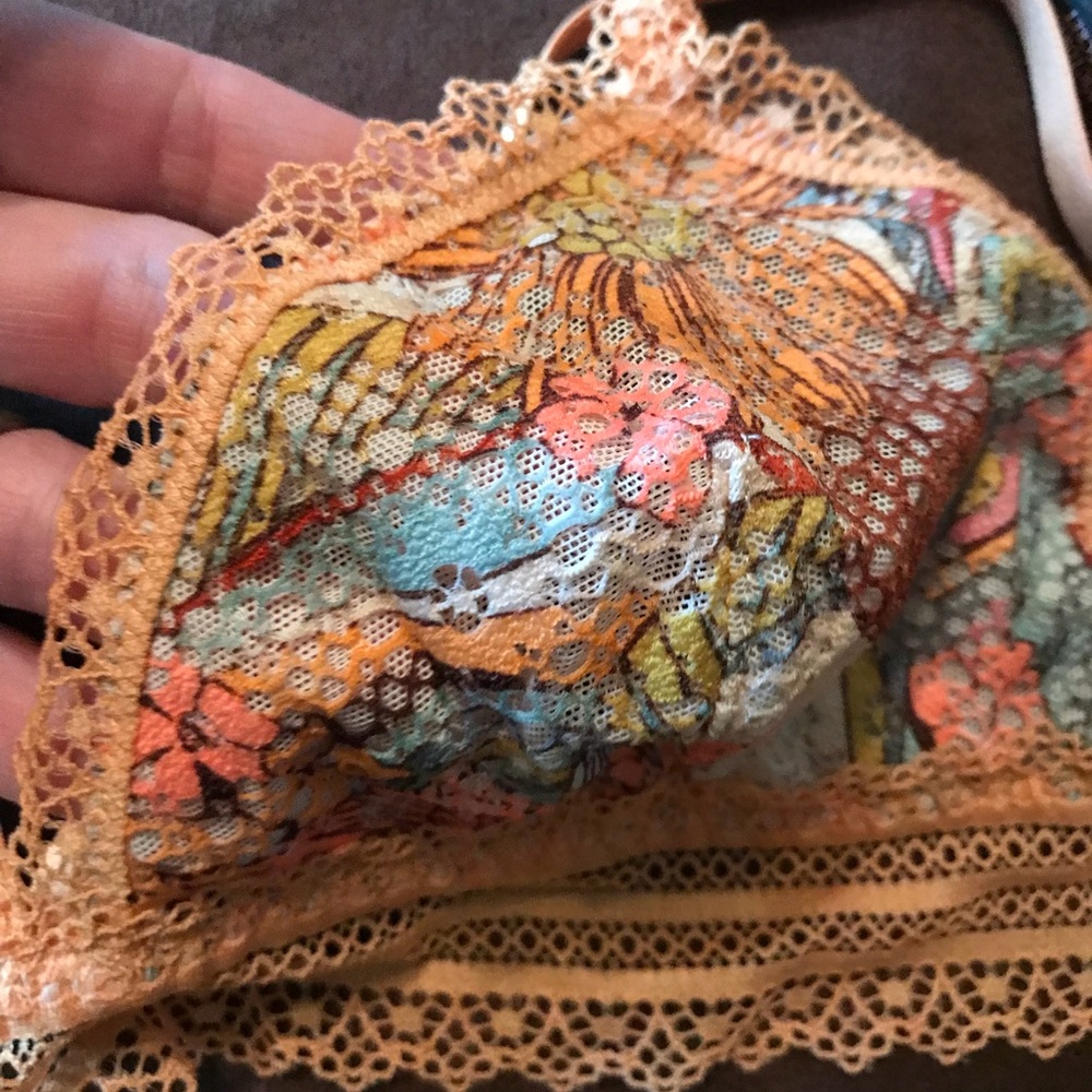 🌞Victoria’s Secret Bralette🌞 - Picture 5 of 8